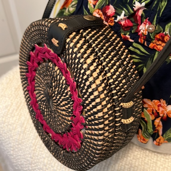 NWOT Round Rattan Crossbody Bag - Picture 3 of 7